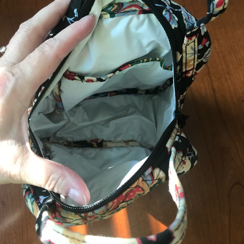 VERA BRADLEY Let’s Do Lunch Bag in Versailles Pattern - Picture 10 of 16